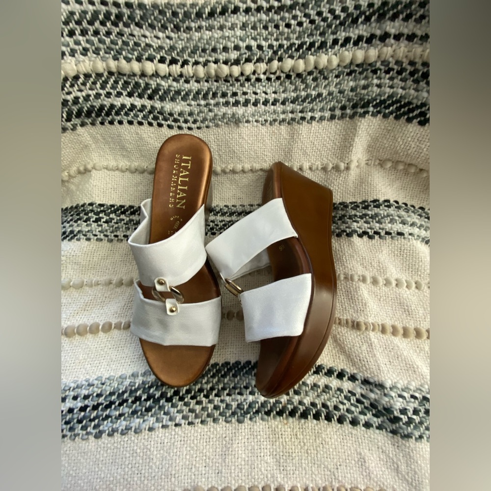 *NWOT* Italian Shoe Makers Wedges